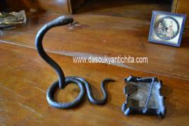 Antico porta orologio a forma di serpente in ferro battuto XX secolo