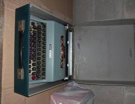 Macchina da scrivere anno 1970 Olivetti Lettera 32