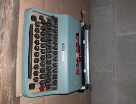 Macchina da scrivere anno 1970 Olivetti Lettera 32