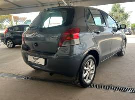 Toyota Yaris 5p 1.3 100 CV - Perfetta - Garanzia 