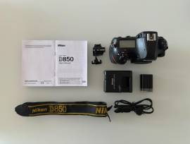 Nikon D850 + Obiettivo AF-S 35mm f/1.4G + battery grip Nikon D850 + Obiettivo AF-S 35mm f/1.4G + battery grip