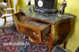 Comò bombato a tre cassetti stile Luigi XV cm. 123