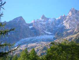 VALLE d'AOSTA COURMAYEUR: OFFRO MONOLOCALE, splendidi panorami, antiche tradizioni