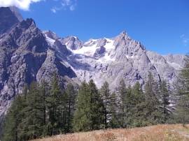 VALLE d'AOSTA COURMAYEUR: OFFRO MONOLOCALE, splendidi panorami, antiche tradizioni VALLE d'AOSTA COURMAYEUR: OFFRO MONOLOCALE, splendidi panorami, antiche tradizioni