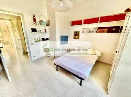 Appartamento in villa con giardino e garage.