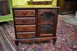 Coppia di cassettiere-vetrina stile Chippendale Coppia di cassettiere-vetrina stile Chippendale