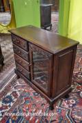 Coppia di cassettiere-vetrina stile Chippendale Coppia di cassettiere-vetrina stile Chippendale