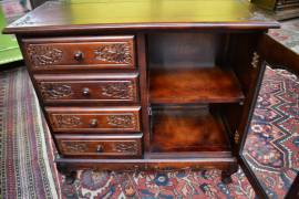 Coppia di cassettiere-vetrina stile Chippendale Coppia di cassettiere-vetrina stile Chippendale