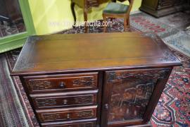 Coppia di cassettiere-vetrina stile Chippendale Coppia di cassettiere-vetrina stile Chippendale