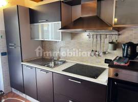 Recente bilocale mansardato arredato con terrazzo. Recente bilocale mansardato arredato con terrazzo.