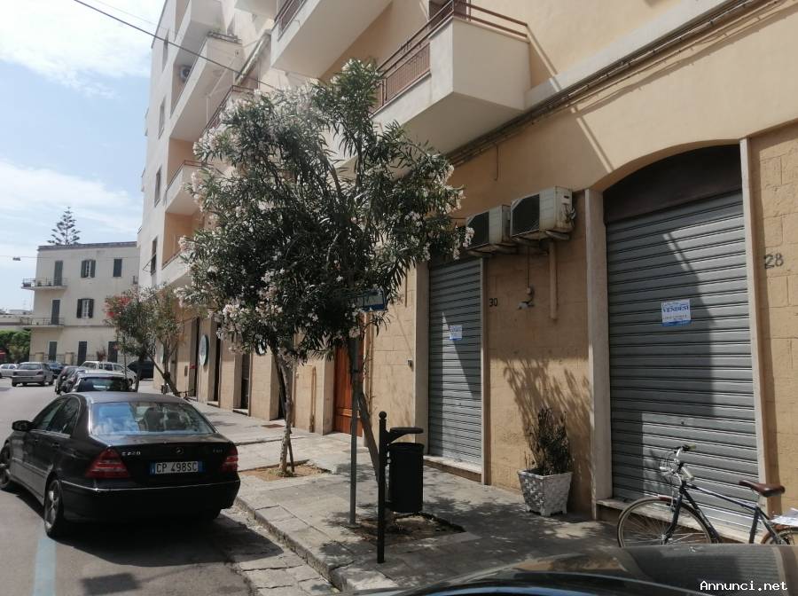 Lecce zona mazzini in vendita locale commerciale euro75000