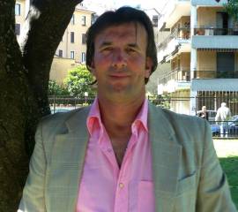 ATTORE  INDOSSATORE  INTRATTENITORE