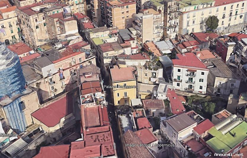 Sanità via Miracoli Palazzina cielo terra ristrutturata