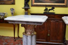 Coppia di colonne in marmo bianco stile Impero