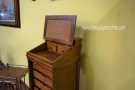 Schedario a serrandina con piano di scrittura