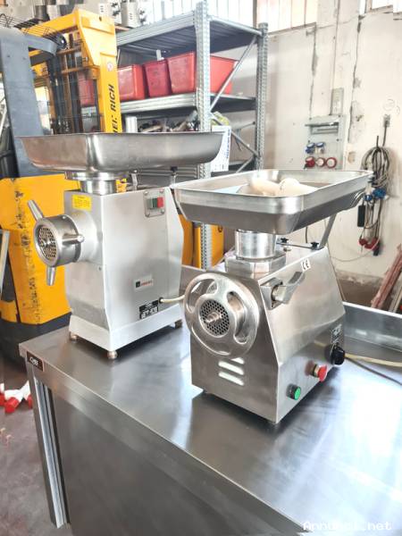 2 TRITACARNE PROFESSIONALI INOX USATI