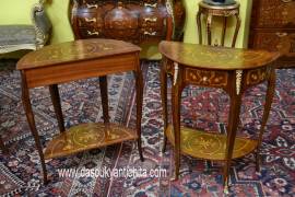 Coppia di tavolini-comodini mezzo giro stile Luigi XV