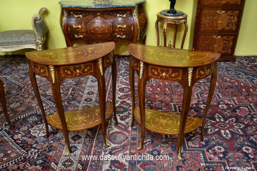 Coppia di tavolini-comodini mezzo giro stile Luigi XV