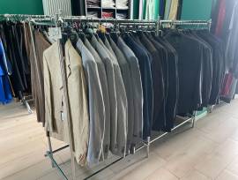 Stock capi di abbigliamento e arredo negozio