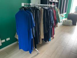 Stock capi di abbigliamento e arredo negozio