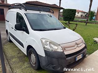 Furgone Citroen Berlingo targato EM691JK