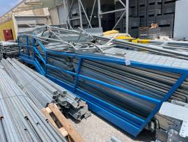 scaffalature, griglie, struttura soppalco, binari, mensole e scale in ferro, container, ceste e cass