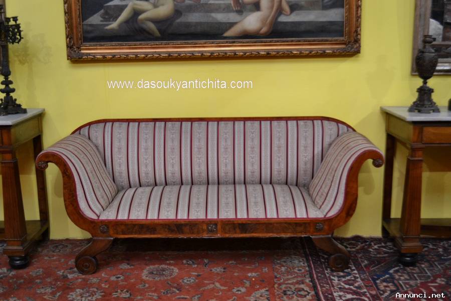Antico divano stile Biedermeier in radica di betulla
