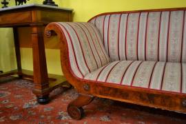 Antico divano stile Biedermeier in radica di betulla