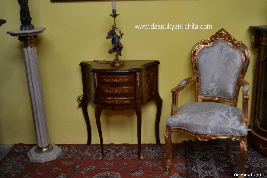 Comodino-tavolino stile Luigi XV a tre cassetti
