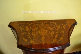 Comodino-tavolino stile Luigi XV a tre cassetti