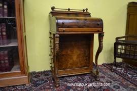 Davenport stile inglese con otto cassetti