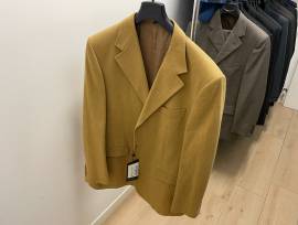 Stock capi di abbigliamento e arredo negozio