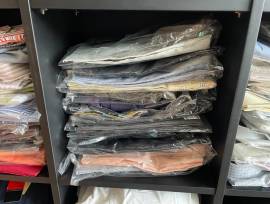 Stock capi di abbigliamento e arredo negozio