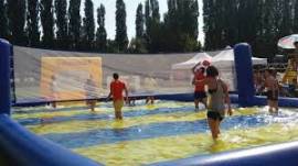 Noleggio Gonfiabile Acqua Volley / Calcio Saponato