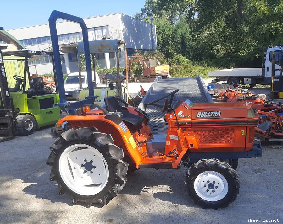 TRATTORE AGRICOLO USATO