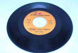Vinile 45 giri Dean Martin Everybody loves somebody - In the Chapel in the moonlight 