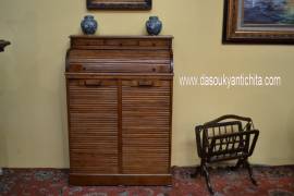 Classificatore a doppia serrandina con piano di scrittura a rullo stile inglese Classificatore a doppia serrandina con piano di scrittura a rullo stile inglese
