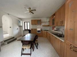 Casa a Cergnago (PV) con 3 bagni, 3 camere e cortile privato