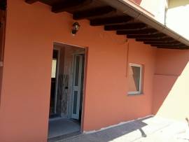 Casa a Cergnago (PV) con 3 bagni, 3 camere e cortile privato