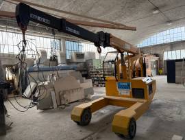 Gru Manghi e carrello elevatore Gru Manghi e carrello elevatore