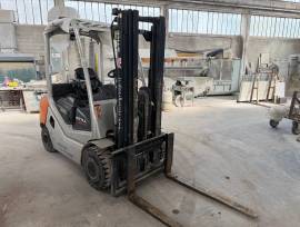 Gru Manghi e carrello elevatore Gru Manghi e carrello elevatore