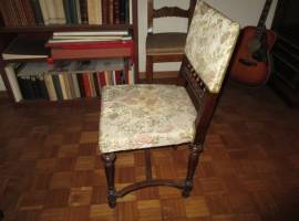 sedie d'epoca    1 con braccioli 1 foderata raso  4 foderate in tessuto di teleria