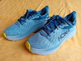 Vendo scarpe sportive Hoka 
