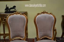 Gruppo di quattro sedie dorate stile Luigi XV