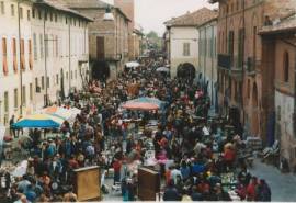 Affittasi locale commerciale nel centro storico di Cherasco (Bra, Barolo, Alba, La Morra, Cuneo)