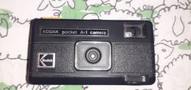 2 Mini Macchine Fotografiche Vintage tascabili - una Kodak Pocket A-1 anno 1978