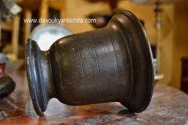 Antico mortaio con pestello in bronzo del 900