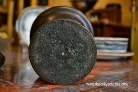 Antico mortaio con pestello in bronzo del 900