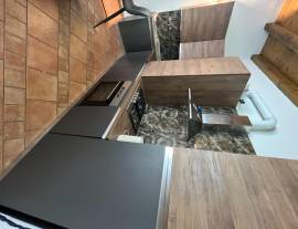 Cucina attrezzata con elettrodomestici – nuova