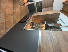Cucina attrezzata con elettrodomestici – nuova